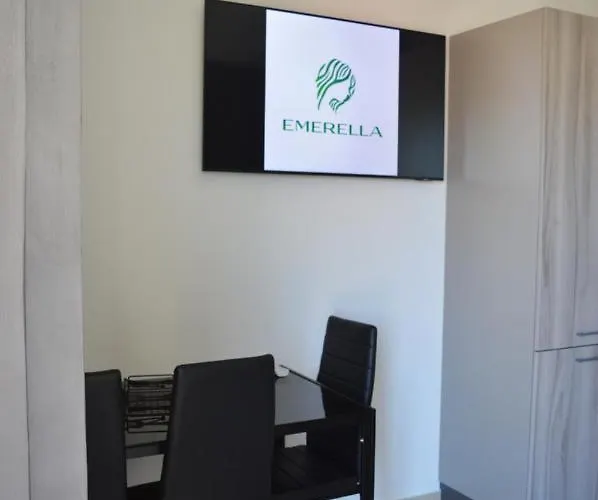 Апартаменты Emerella *